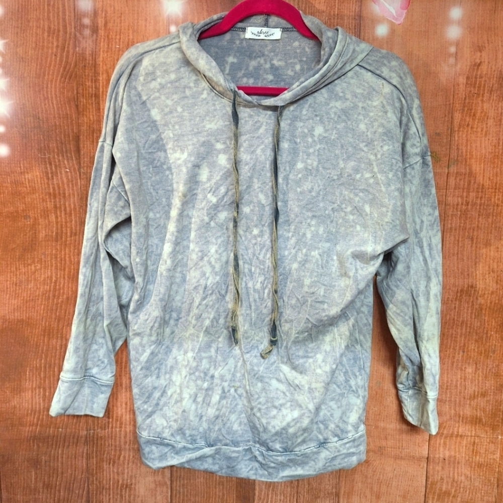 ABREE SIZE XS GRAY AND WHITE TOP